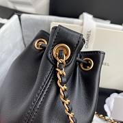 Chanel | Logo Charm CC Black Lambskin Bucket Bag - 16 x 17 x 13 cm - 4