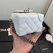 Chanel | Mini Quilted Leather Crossbody White Bag - AS1169 - 19 x 12 x 9 cm - 6