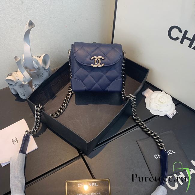 Chanel | Mini Quilted Leather Crossbody Blue Bag - AS1169 - 19 x 12 x 9 cm - 1