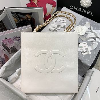 Chanel | Shiny White Aged Calfskin Shopping Bag - 32 x 30 x 10 cm
