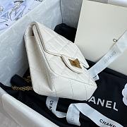 Chanel | Small White 2.55 Flap Bag - AS1961 - 17 x 13 x 5.5cm - 5