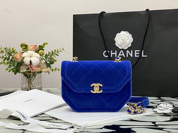 Chanel | MINI FLAP BAG Velvet & Gold-Tone Metal Blue - 19 x 15 x 6 cm