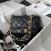 Chanel | Black Flap Bag - 22×5×15.5cm - 1
