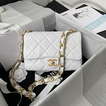 Chanel | White Flap Bag rough golden chain - 22×5×15.5cm
