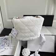 Chanel | Shearling Bucket White Bag - AS2257 - 16 x 18 x 12cm - 4