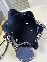 Louis Vuitton | Bella bag in Mahina calfskin - M59552 - 19 x 22 x 14 cm - 5