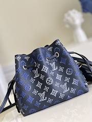 Louis Vuitton | Bella bag in Mahina calfskin - M59552 - 19 x 22 x 14 cm - 4