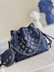 Louis Vuitton | Bella bag in Mahina calfskin - M59552 - 19 x 22 x 14 cm - 3