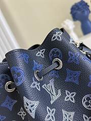 Louis Vuitton | Bella bag in Mahina calfskin - M59552 - 19 x 22 x 14 cm - 2