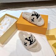 Louis Vuitton | White Fur Slipper - 1