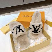 Louis Vuitton | White Fur Slipper - 3
