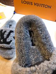 Louis Vuitton | Grey Fur Slipper - 3