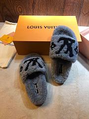 Louis Vuitton | Grey Fur Slipper - 4