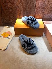 Louis Vuitton | Grey Fur Slipper - 5