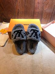 Louis Vuitton | Grey Fur Slipper - 6