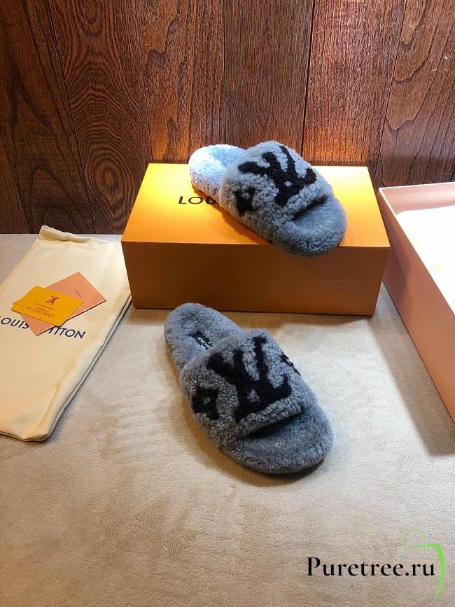 Louis Vuitton | Grey Fur Slipper - 1