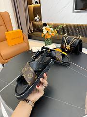 Louis Vuitton Paseo Comfort Flat Sandal 毛絨拖鞋– STAY PURE