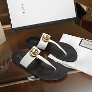 GUCCI | Leather Thong Sandal With Double G White - 1