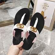 GUCCI | Leather Thong Sandal With Double G White - 3