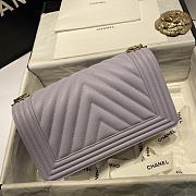 Chanel | Le Boy Chevron Old Medium Light Purple Bag - A67086 - 3