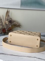 Louis Vuitton | Capucines BB handbag Creme- M59225 - 31.5 x 20 x 11 cm - 4