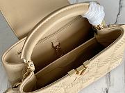 Louis Vuitton | Capucines BB handbag Creme - M59225 - 27x18x9cm - 3