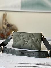 Louis Vuitton | Maxi Multi Pochette Accessoires Khaki/Beige - M58977 - 34x21.5x5cm - 2