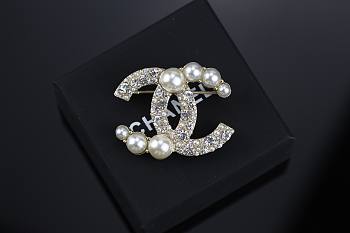 CHANEL | Brooch pearl double C-shaped 02