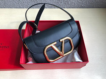 VALENTINO | Garavani SUPERVEE shoulder black bag - 26.5x9x15cm