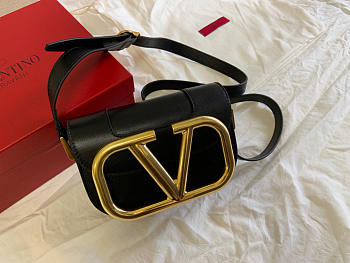 VALENTINO | Garavani SUPERVEE shoulder black bag - 18x7.5x12.5cm