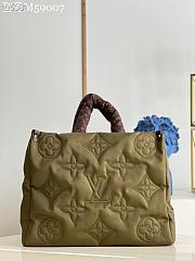 Louis Vuitton | OnTheGO GM tote bag khaki green - M59007 - 41 x 34 x 19 cm - 6