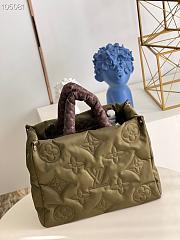 Louis Vuitton | OnTheGO GM tote bag khaki green - M59007 - 41 x 34 x 19 cm - 4