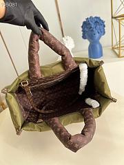 Louis Vuitton | OnTheGO GM tote bag khaki green - M59007 - 41 x 34 x 19 cm - 3