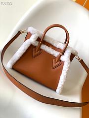 Louis Vuitton | On My Side MM handbag - M58918 - 30.5 x 24.5 x 14 cm - 5