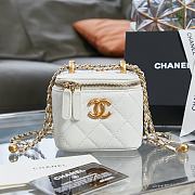 CHANEL | Small White Vanity With Chain  - AP2292 - 8.5×11×7cm - 1