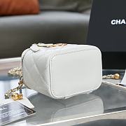 CHANEL | Small White Vanity With Chain  - AP2292 - 8.5×11×7cm - 6