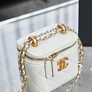 CHANEL | Small White Vanity With Chain  - AP2292 - 8.5×11×7cm - 4