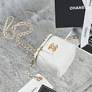 CHANEL | Small White Vanity With Chain  - AP2292 - 8.5×11×7cm - 5