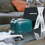 CHANEL | Small green Vanity With Chain - AP2292 - 8.5×11×7cm - 5