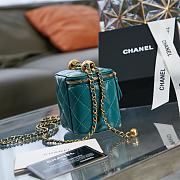 CHANEL | Small green Vanity With Chain - AP2292 - 8.5×11×7cm - 3