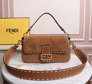 FENDI | BAGUETTE Brown sheepskin bag - 8BR600 - 27×6×15cm