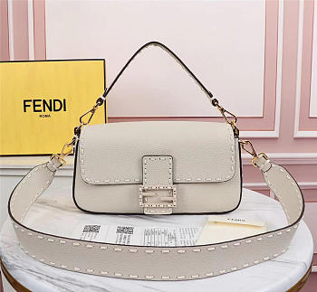 FENDI | BAGUETTE White grain bag - 8BR600 - 28x6x13cm