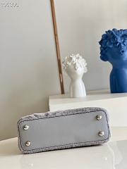 Louis Vuitton | Capucines BB handbag Taurillon cow leather - 27 x 18 x 9 cm - 2