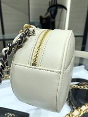 CHANEL | 19 Clutch On Chain in White - AP0945 -  12 × 12 × 4.5 cm - 6