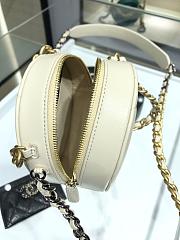 CHANEL | 19 Clutch On Chain in White - AP0945 -  12 × 12 × 4.5 cm - 5