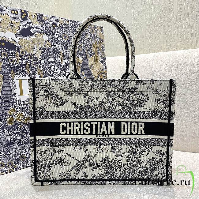 DIOR | Medium Book Tote Blue Toile de Jouy - 36.5cm - 1