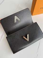 Louis Vuitton | Twist wallet in Black Epi - M68309 - 19 x 10.5x 2.5 cm - 5