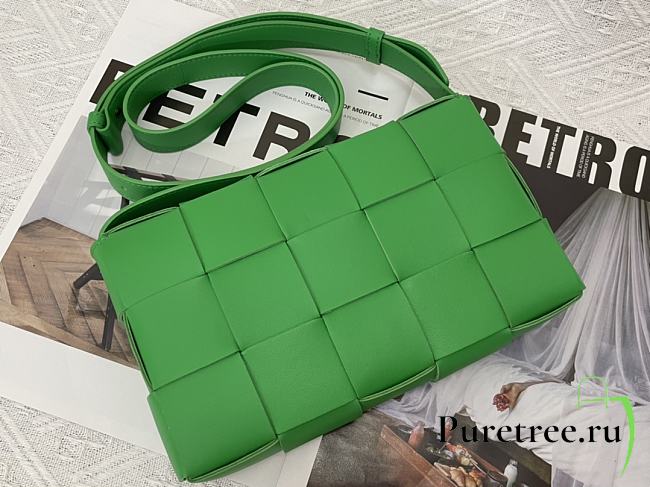 Bottega Veneta | Cassette Intrecciato Green Leather Crossbody Bag 23cm - 1