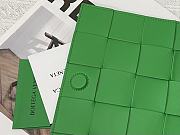 Bottega Veneta | Cassette Intrecciato Green Leather Crossbody Bag 23cm - 2
