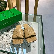 Bottega Veneta | Lido Beige Flat Sandals - 2